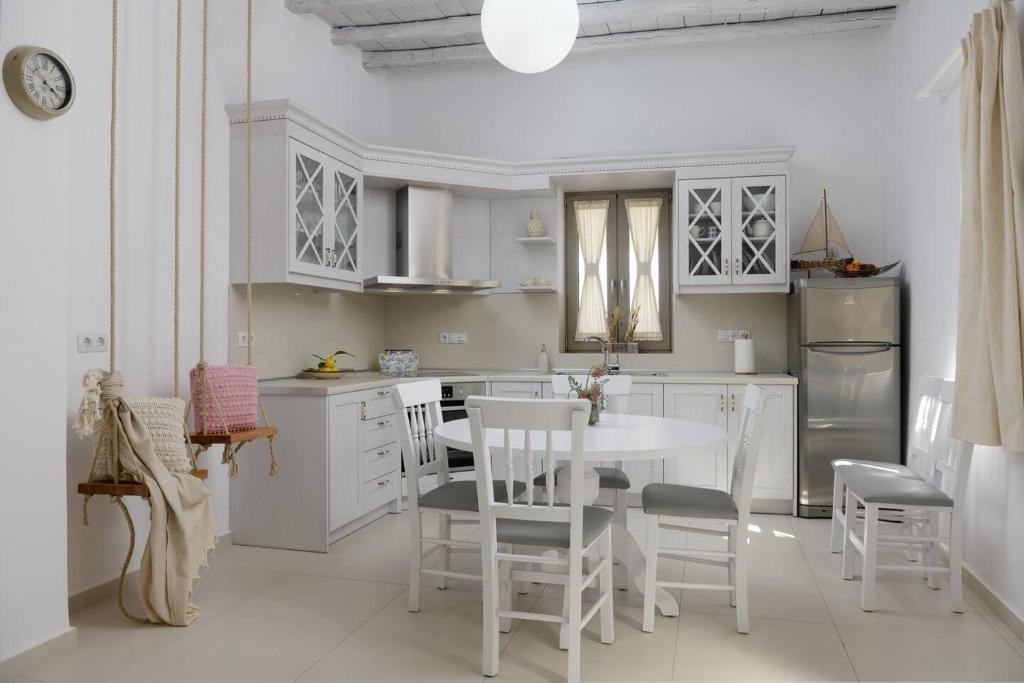 Kuchyň nebo kuchyňský kout v ubytování Chrisanthi Elegant Villa