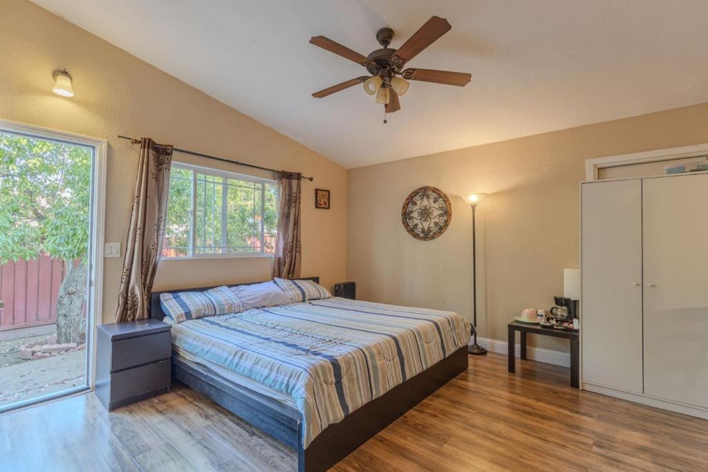 Curated visual reference: Fresh Look at Narvaez Master Bedroom Private Entry And Bathroom Campbell Preços