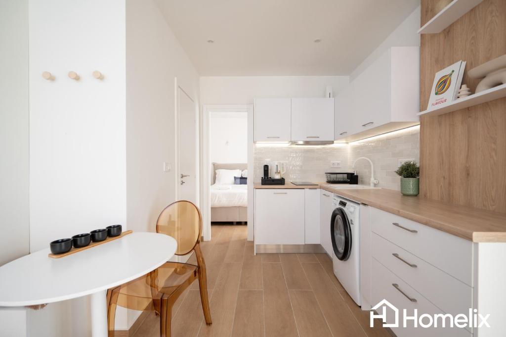 Kuchyň nebo kuchyňský kout v ubytování AMAYA - Sea View Suites