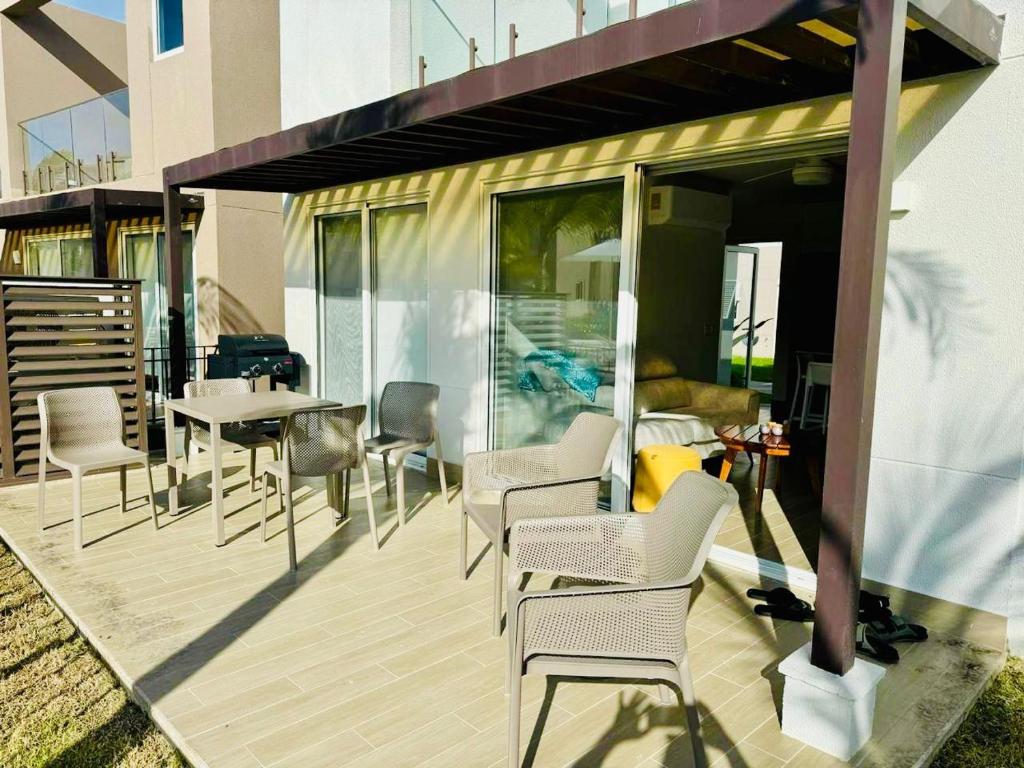 Balkón nebo terasa v ubytování Beach Resort Entire Home