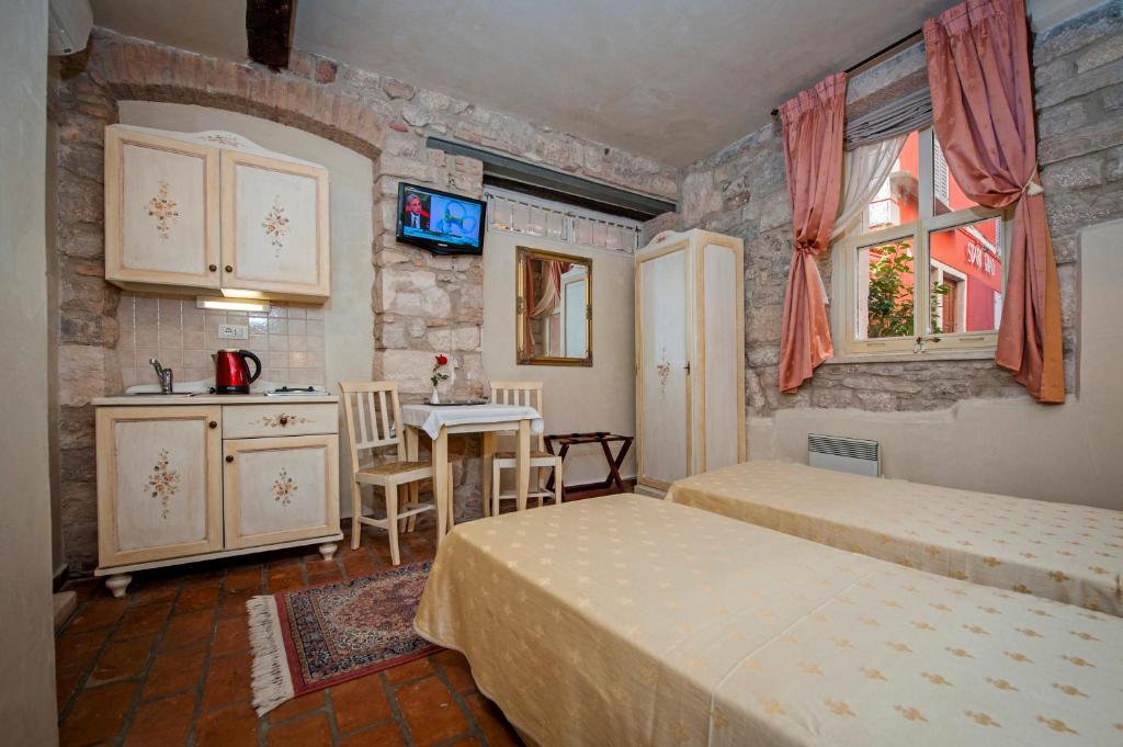 Kuchyňa alebo kuchynka v ubytovaní Residence MARCO POLO Centro Storico