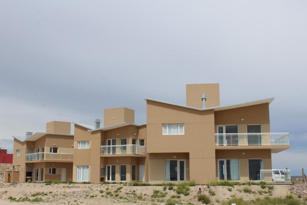 an image of a building in the desert at La hora azul departamentos in Playas Doradas