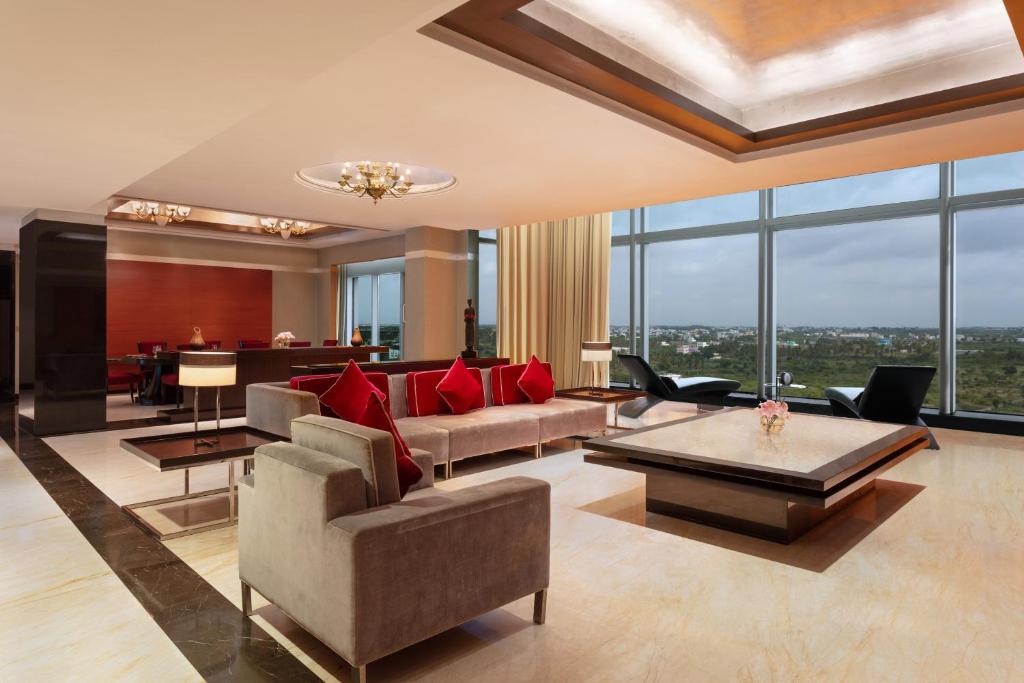 Posezení v ubytování Le Meridien Coimbatore