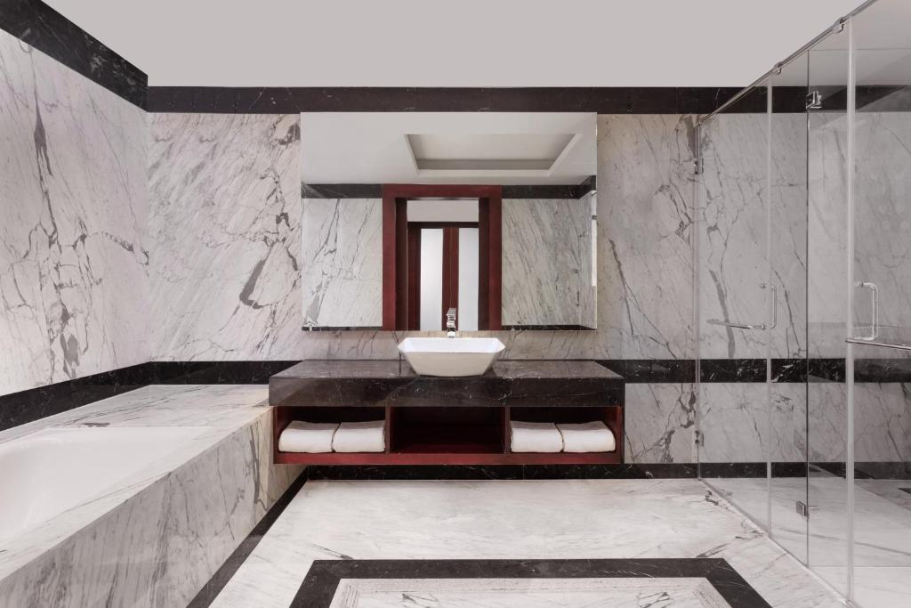 Koupelna v ubytování Le Meridien Coimbatore