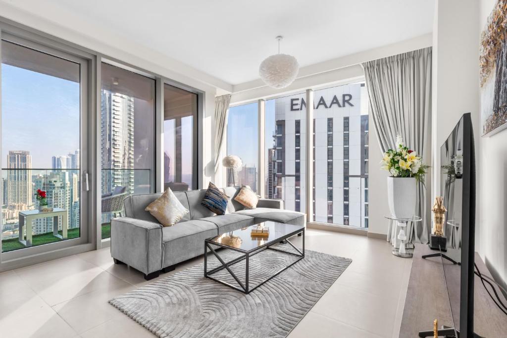 Photo inspiration: Picture Idea: Luxury 4 Bed Escape In Downtown Dubai That Sleeps 9