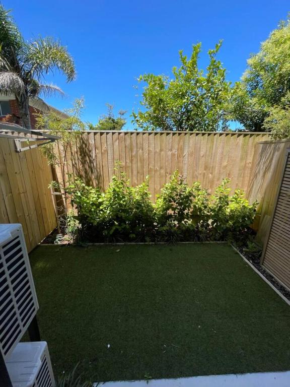 Stylish and Sleek Auckland Stay - Resim 9