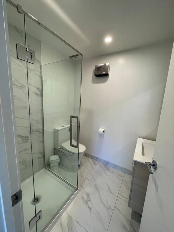 Stylish and Sleek Auckland Stay - Resim 7