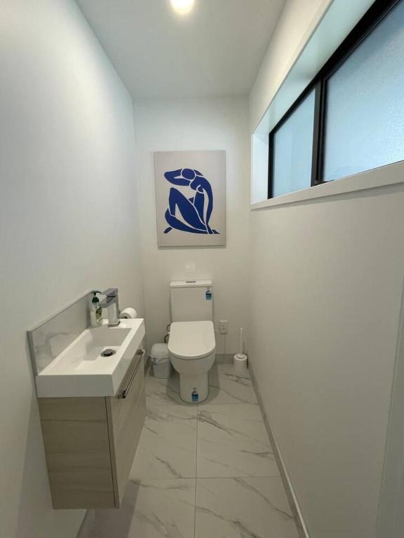 Stylish and Sleek Auckland Stay - Resim 10