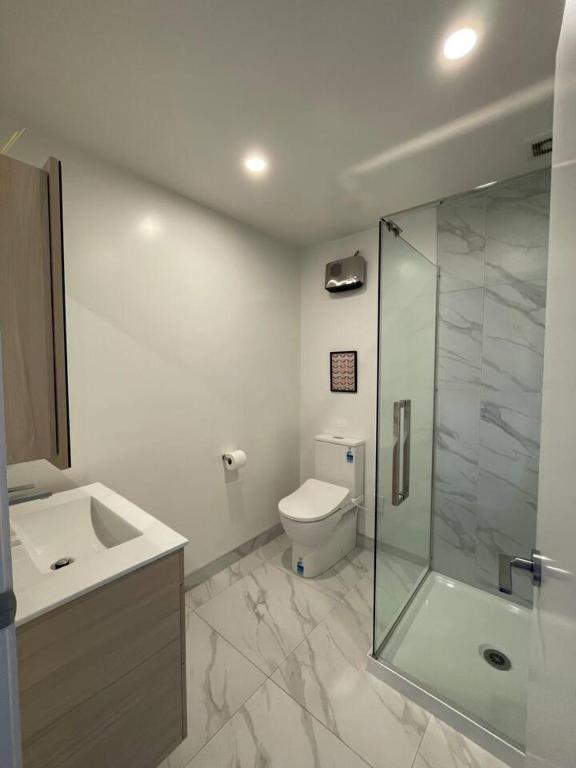 Stylish and Sleek Auckland Stay - Resim 3