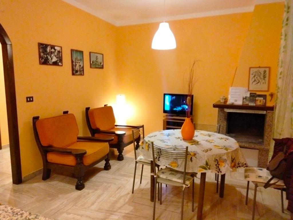 TV a/nebo společenská místnost v ubytování Casa di Anna
