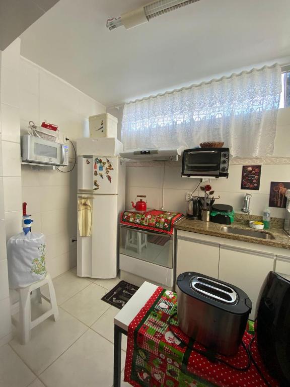 Kuchyň nebo kuchyňský kout v ubytování Guest House Paraiso Pataxos