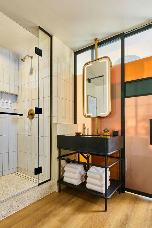 HOLLYWOOD VOLUME, a Tribute Portfolio Hotel - One-Bedroom King Suite With Sofa Bed And City View