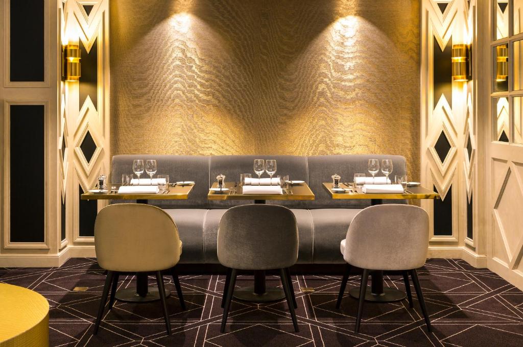 a dining room with a long table and chairs at Hotel Barsey by Warwick in Brussels