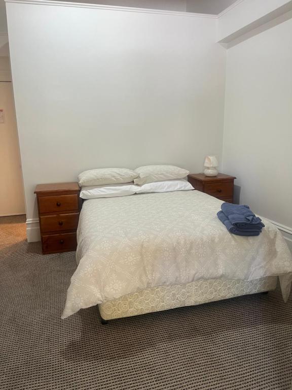 Postel nebo postele na pokoji v ubytování Woolpack Hotel Parramatta