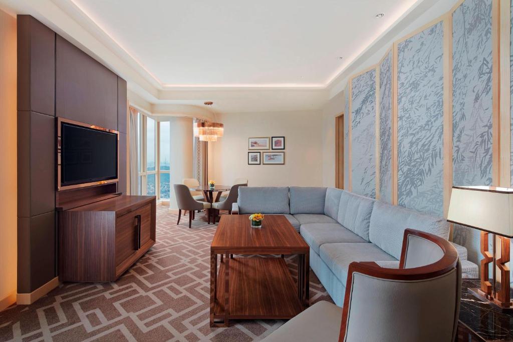TV a/nebo společenská místnost v ubytování Sheraton Petaling Jaya Hotel