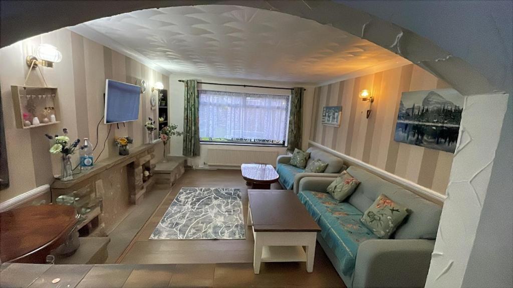 Et opholdsområde på 3 Bed Room House very close to town