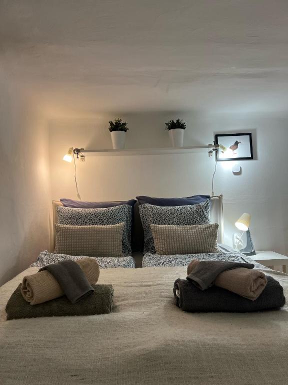 Posteľ alebo postele v izbe v ubytovaní Lovely little loft studio in the heart of Budapest
