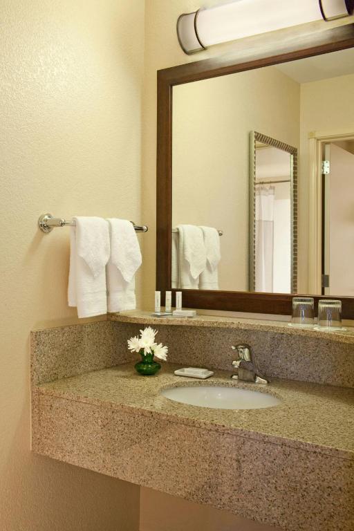 Koupelna v ubytování SpringHill Suites by Marriott Medford