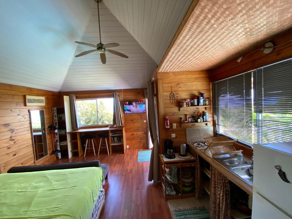 Kuchyň nebo kuchyňský kout v ubytování Moorea Happy Bungalow
