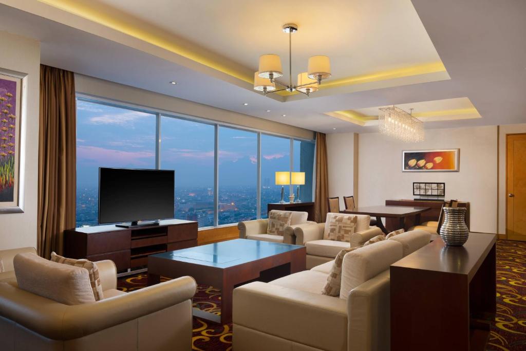 TV a/nebo společenská místnost v ubytování JW Marriott Hotel Medan