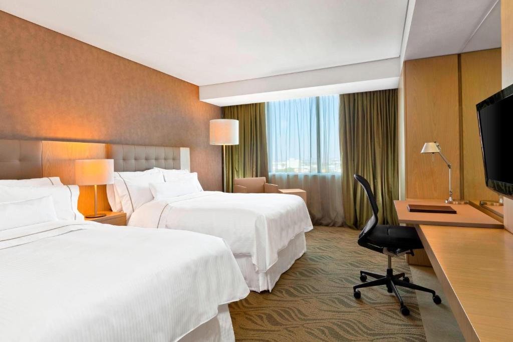 TV a/nebo společenská místnost v ubytování The Westin Guadalajara