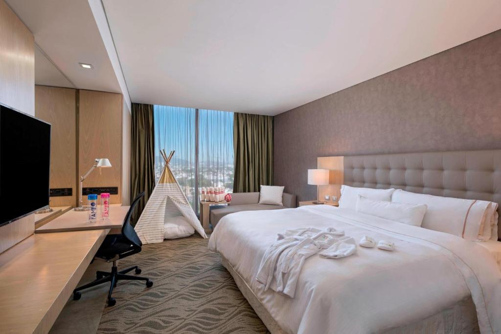 Postel nebo postele na pokoji v ubytování The Westin Guadalajara