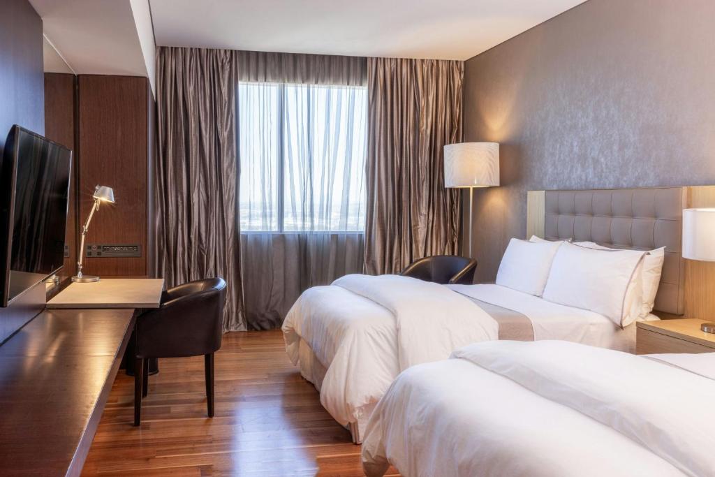 Postel nebo postele na pokoji v ubytování The Westin Guadalajara