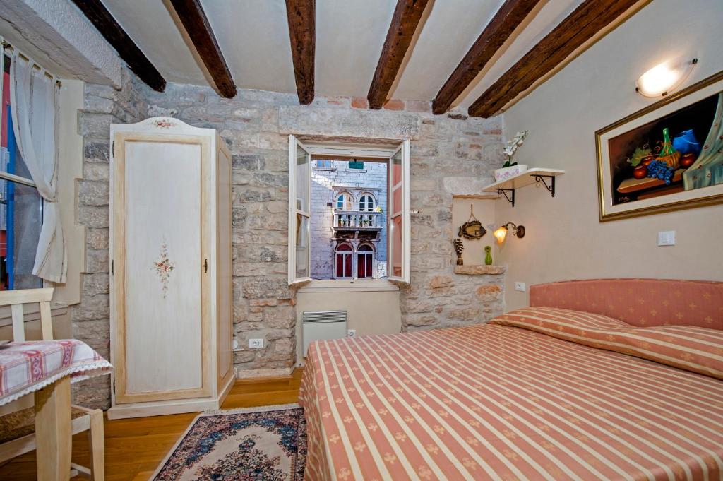 Posteľ alebo postele v izbe v ubytovaní Residence MARCO POLO Centro Storico