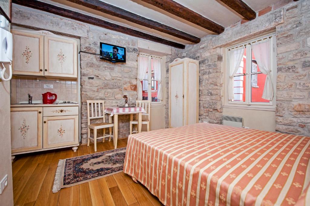 Posteľ alebo postele v izbe v ubytovaní Residence MARCO POLO Centro Storico
