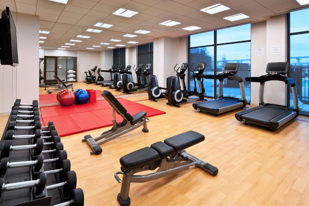 Fitness centrum a/nebo fitness zařízení v ubytování Sheraton McKinney