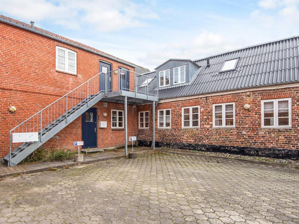 Budova, kde se prázdninový dům nachází