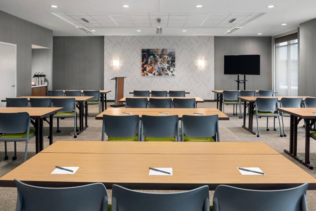 SpringHill Suites by Marriott Milwaukee West/Wauwatosa photo