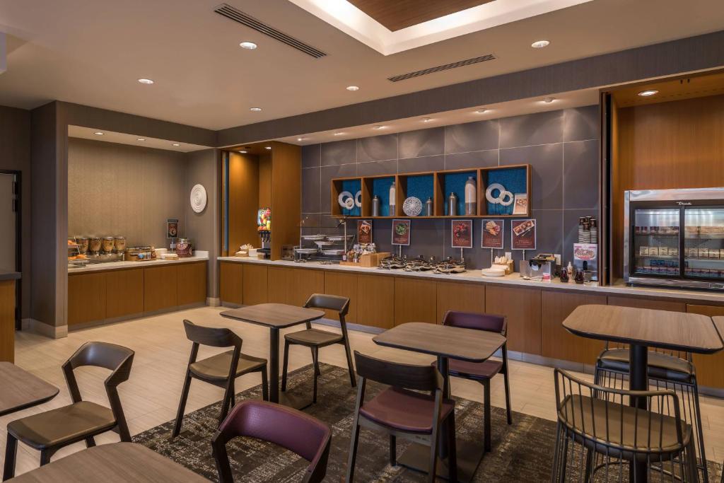 Lounge nebo bar v ubytování SpringHill Suites by Marriott Reno