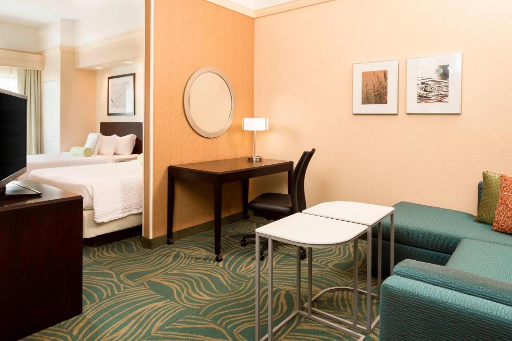 Postel nebo postele na pokoji v ubytování SpringHill Suites by Marriott Cheyenne