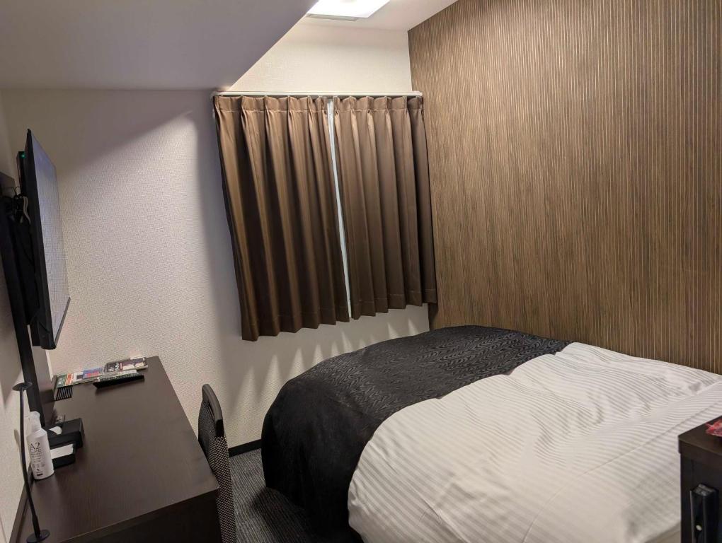 Postel nebo postele na pokoji v ubytování APA Hotel Keikyu Kamata Ekimae Nishi