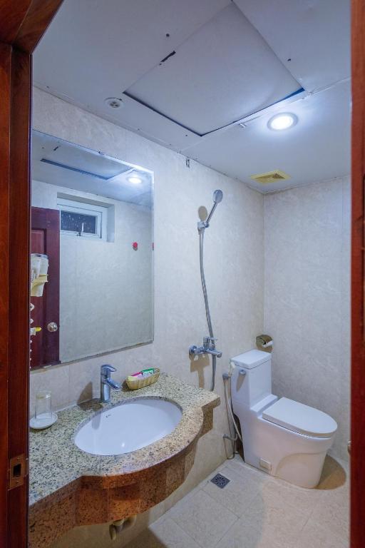 Koupelna v ubytování Ngan Ha Hotel Long Bien