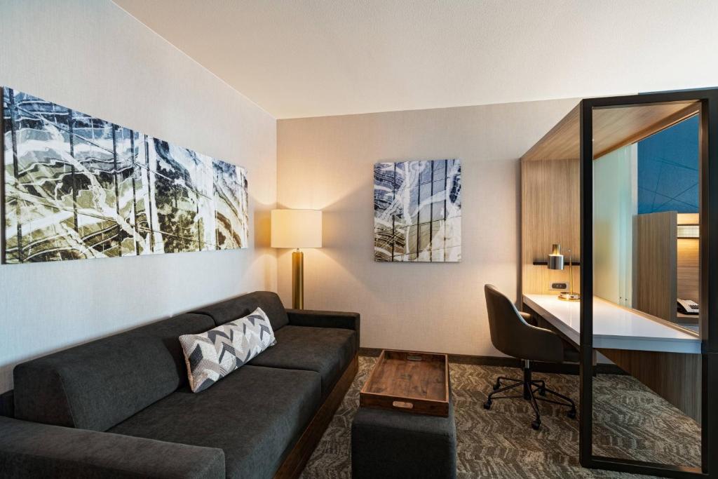 Posezení v ubytování SpringHill Suites by Marriott Dallas Richardson/University Area