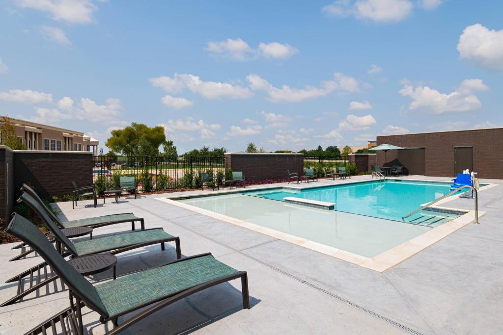 Bazén v ubytování SpringHill Suites by Marriott Dallas Richardson/University Area nebo v jeho okolí