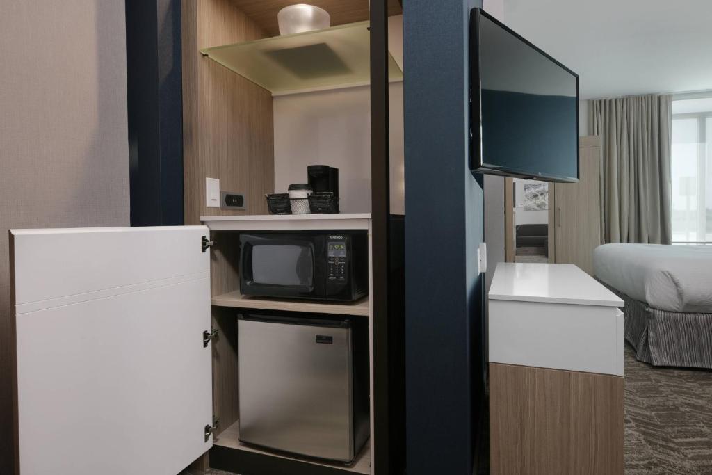 Postel nebo postele na pokoji v ubytování SpringHill Suites by Marriott Texas City