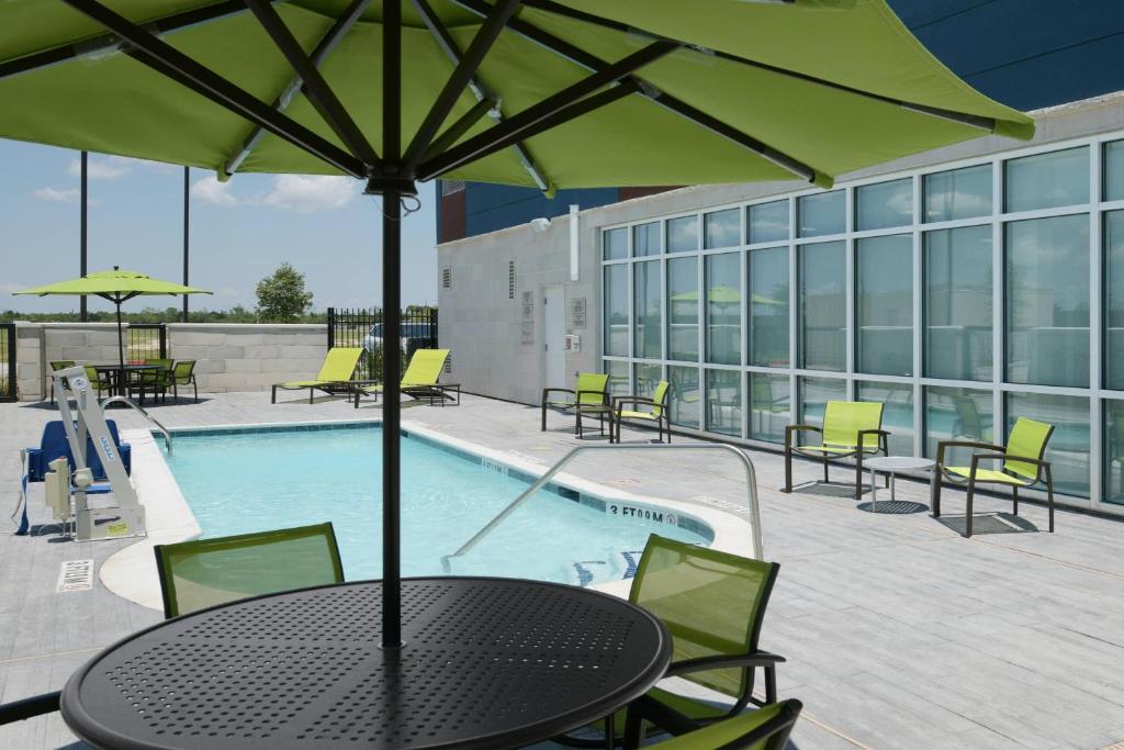 Bazén v ubytování SpringHill Suites by Marriott Texas City nebo v jeho okolí