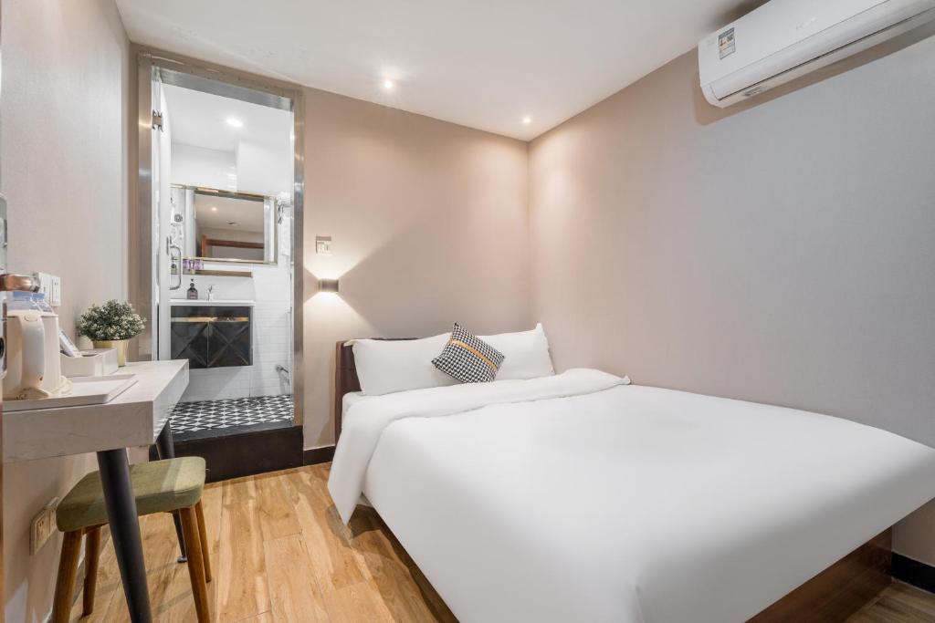Postel nebo postele na pokoji v ubytování Shanghai Meego Qingwen Hotel
