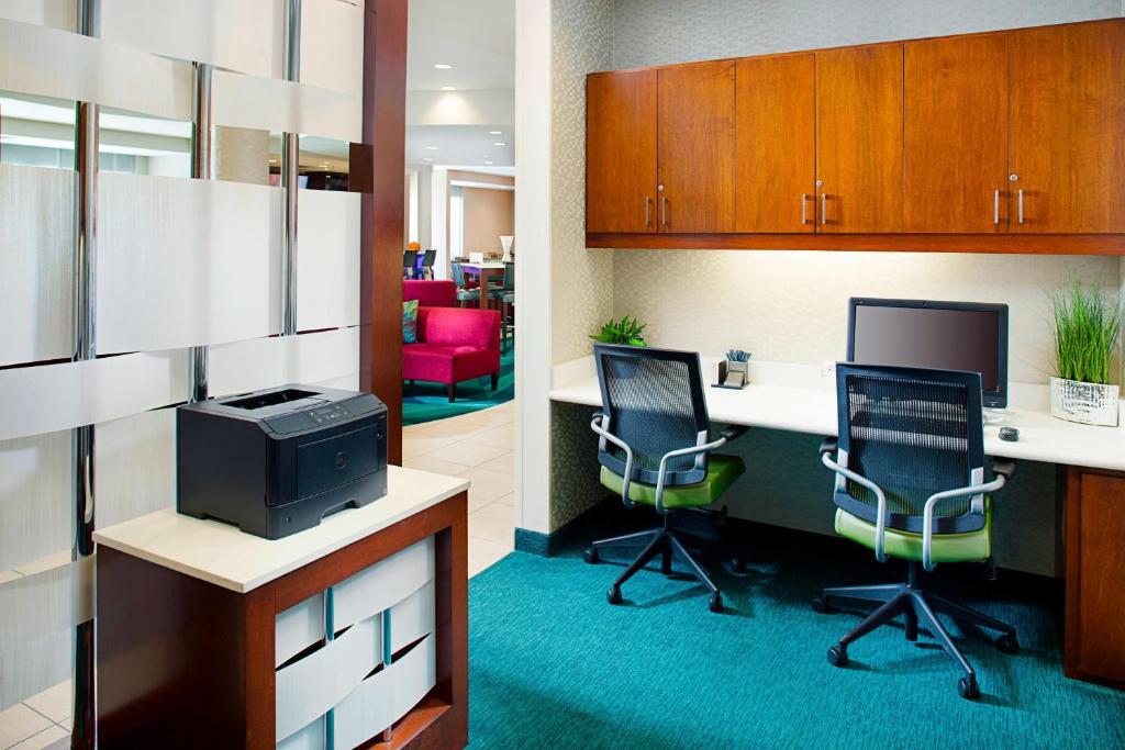 Kuchyň nebo kuchyňský kout v ubytování SpringHill Suites by Marriott Dallas Richardson/Plano