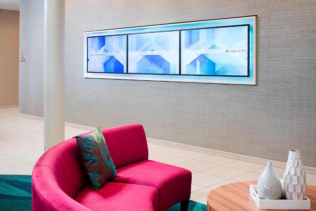 TV a/nebo společenská místnost v ubytování SpringHill Suites by Marriott Dallas Richardson/Plano