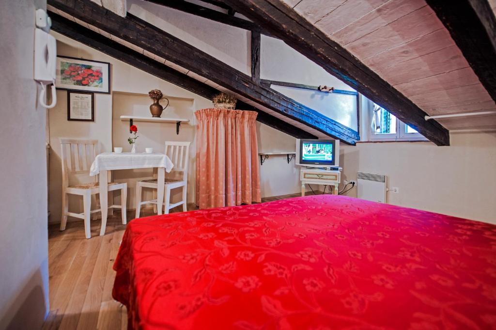 Posteľ alebo postele v izbe v ubytovaní Residence MARCO POLO Centro Storico