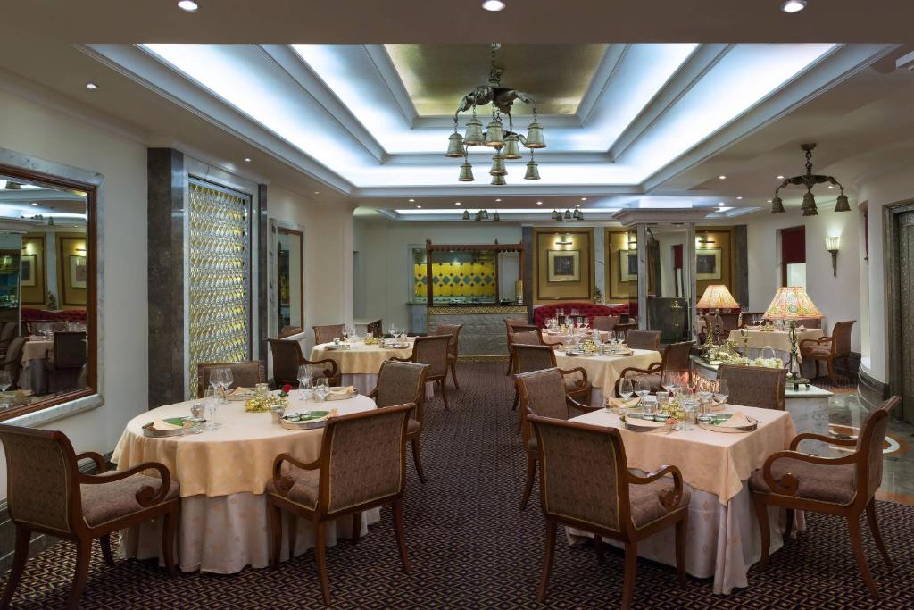 Restaurace v ubytování Sheraton New Delhi Hotel