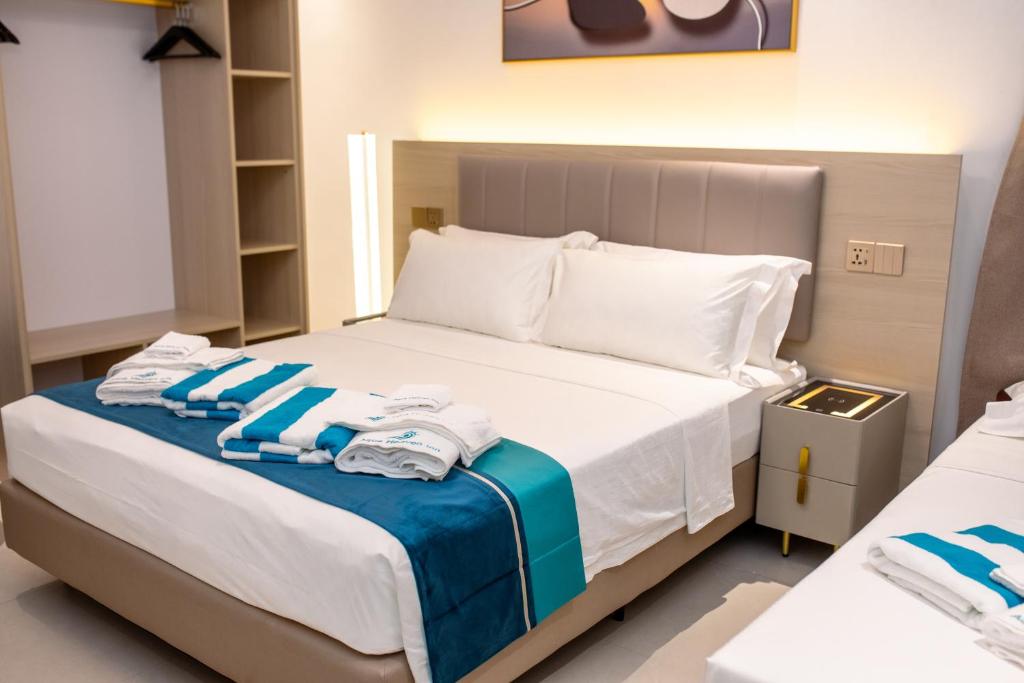 Postel nebo postele na pokoji v ubytování Aqua Heaven Inn
