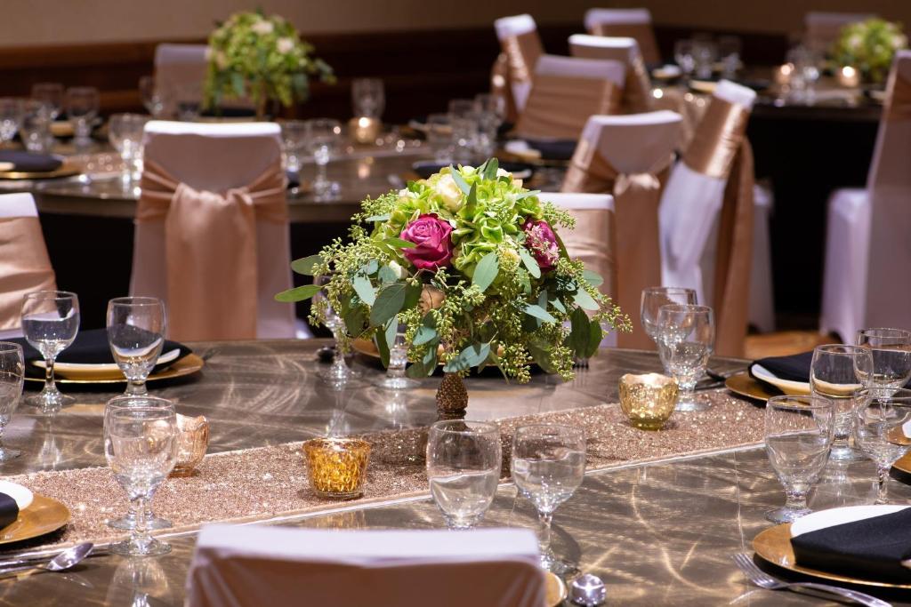 Sheraton Minneapolis West Hotel photo