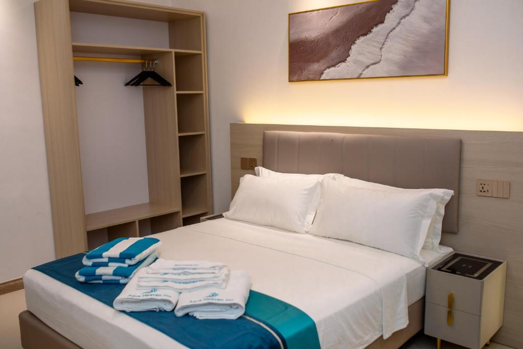 Postel nebo postele na pokoji v ubytování Aqua Heaven Inn