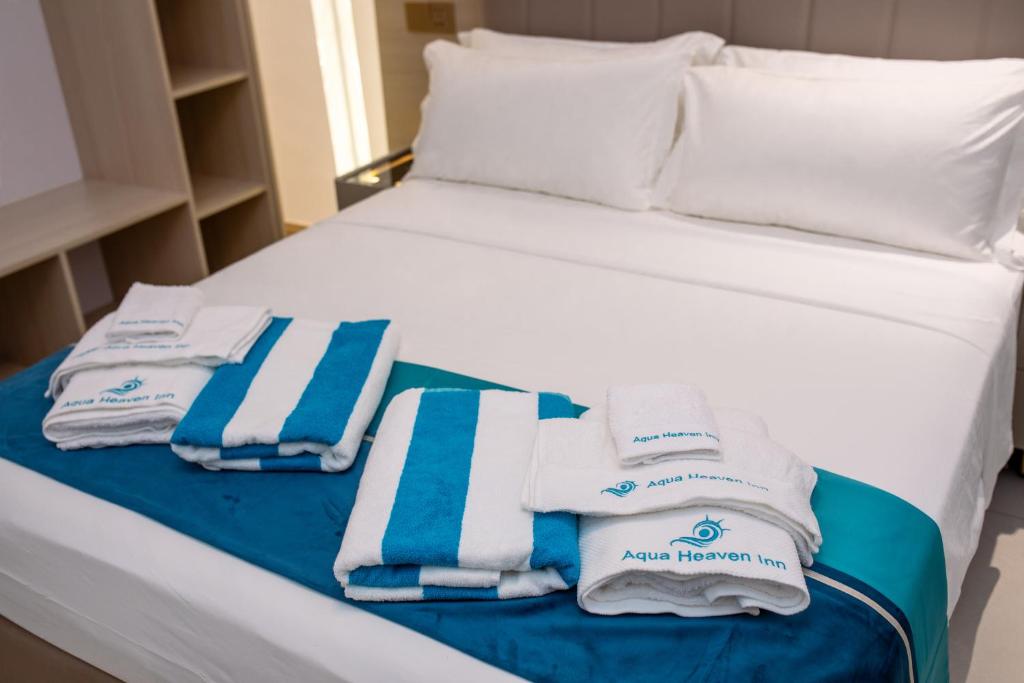 Postel nebo postele na pokoji v ubytování Aqua Heaven Inn