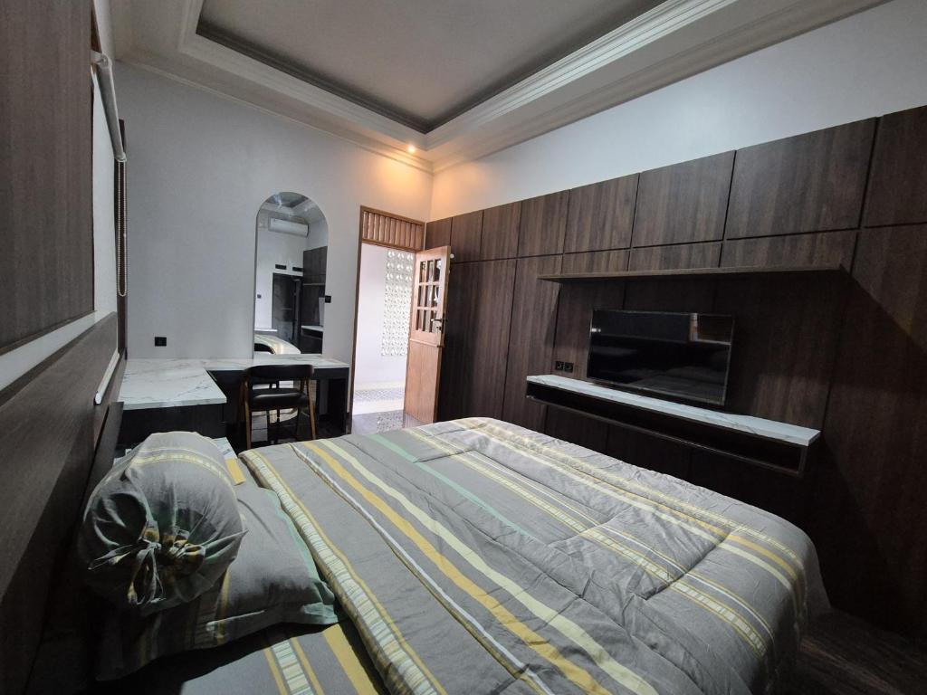 Η κουζίνα ή μικρή κουζίνα στο Guest House Omah Jawi